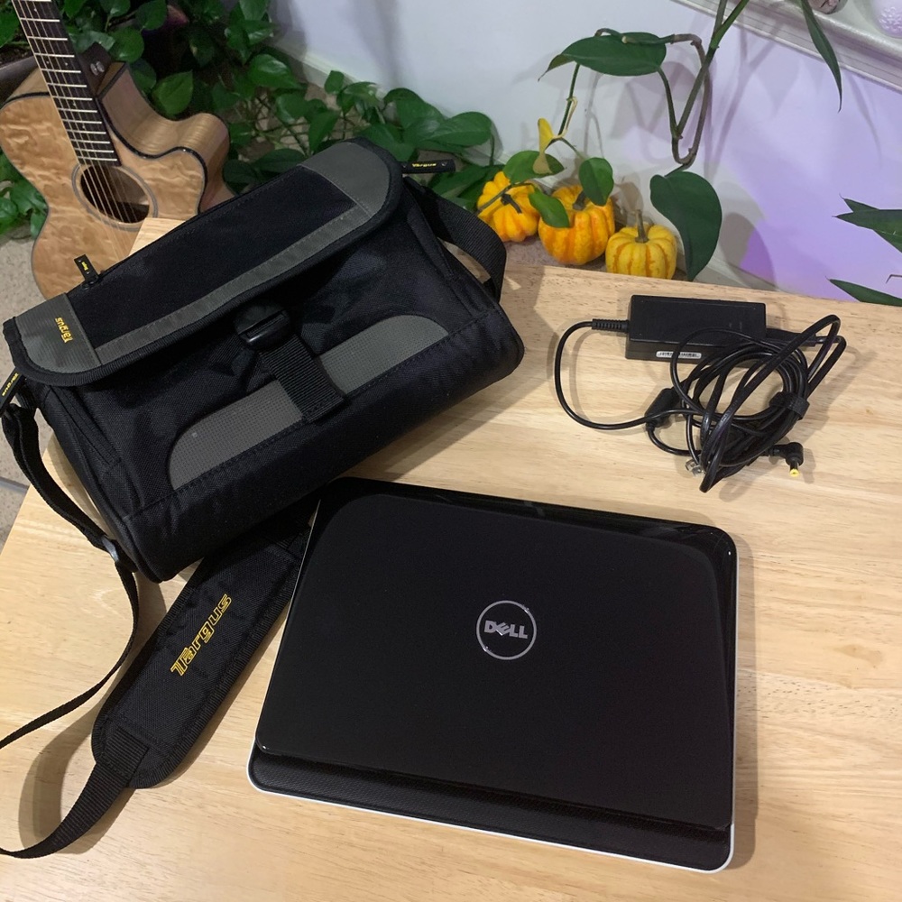 Dell Inspiron Mini 1012 Netbook Laptop Bundle With Power Cord & Targus Case